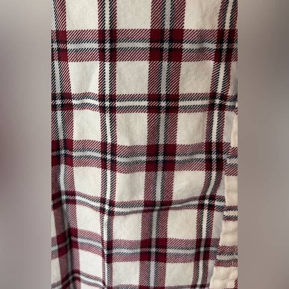 Eddie Bauer Size M Long Sleeve Button Down Shirt Red/Black Plaid Relaxed Fit - Picture 4 of 5